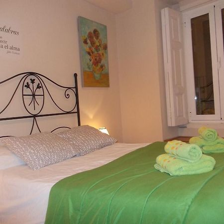 Apartamentos Ortiz De Zarate Valencia Eksteriør bilde