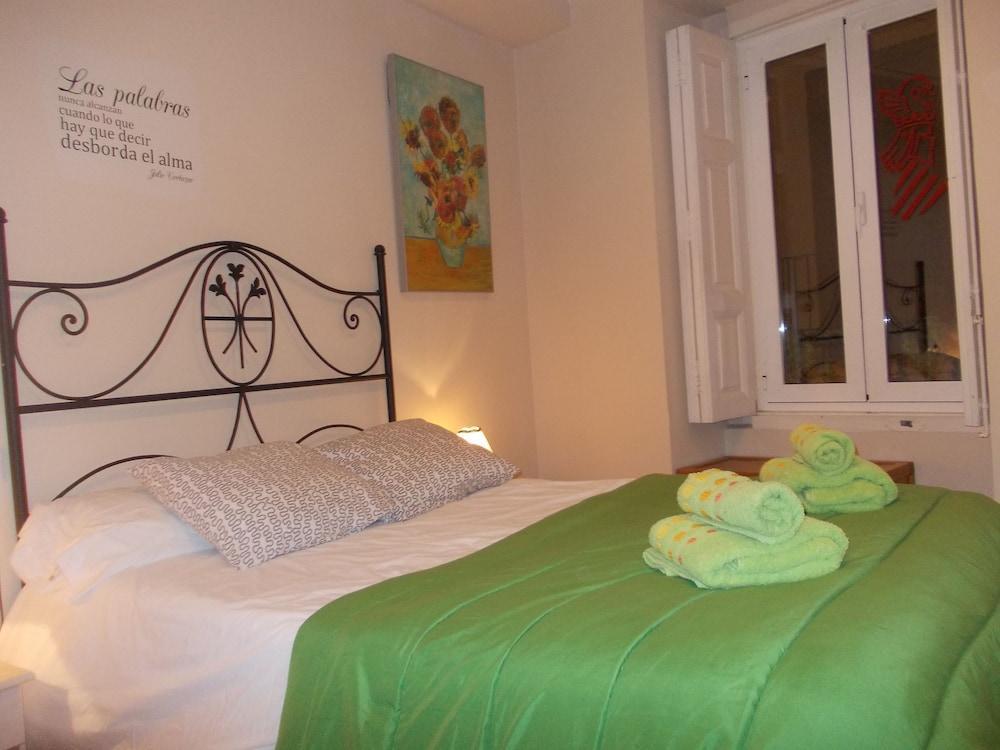 Apartamentos Ortiz De Zarate Valencia Eksteriør bilde