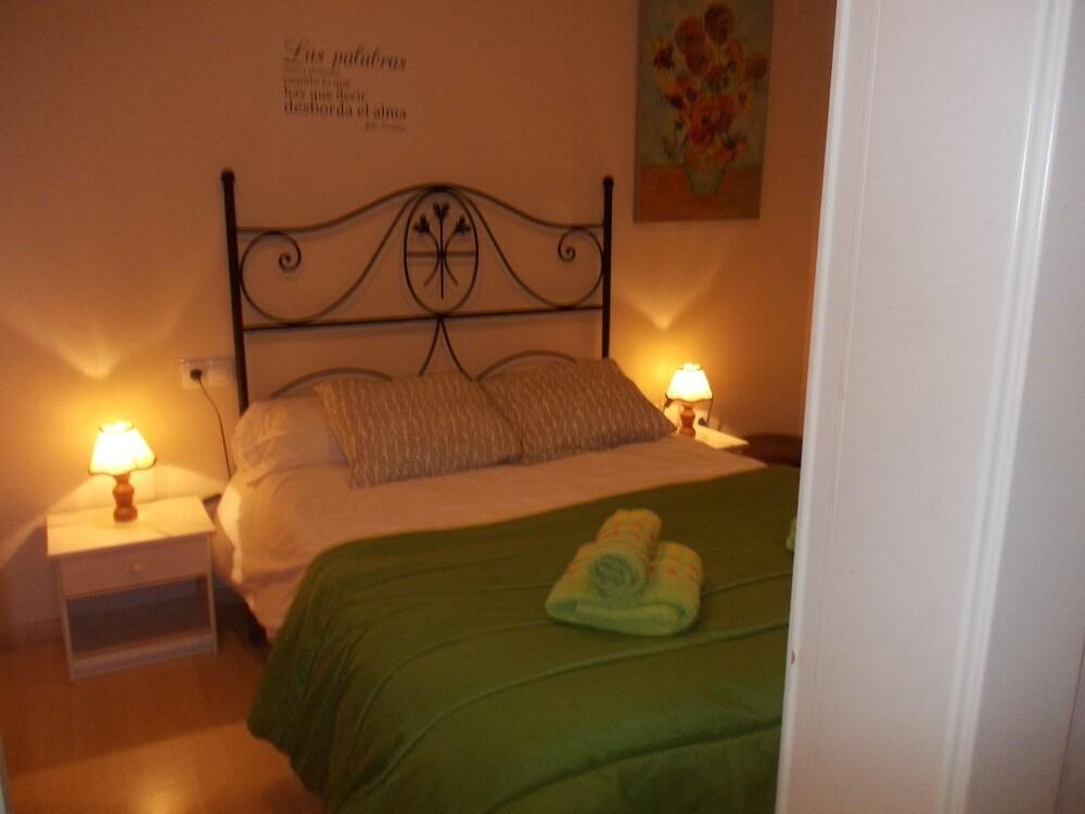 Apartamentos Ortiz De Zarate Valencia Eksteriør bilde